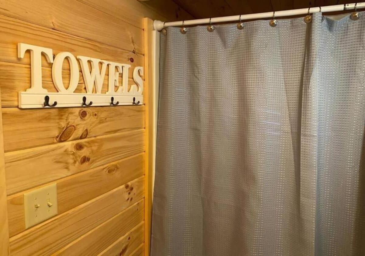 Serene 1Br Cabin Near Nc Z00 With Loft & Waterview アッシュボーロ エクステリア 写真