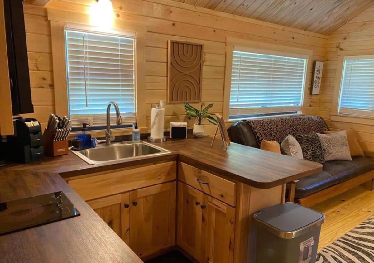 Serene 1Br Cabin Near Nc Z00 With Loft & Waterview アッシュボーロ エクステリア 写真