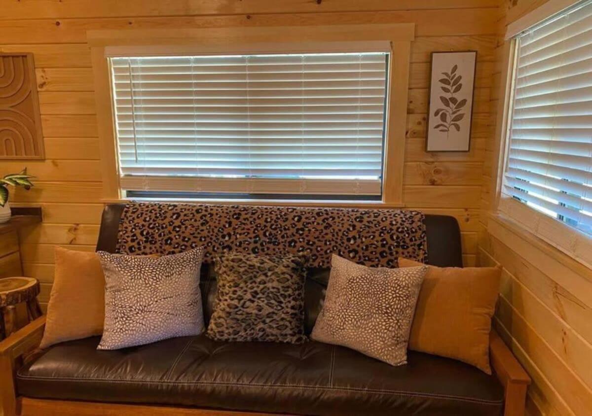 Serene 1Br Cabin Near Nc Z00 With Loft & Waterview アッシュボーロ エクステリア 写真