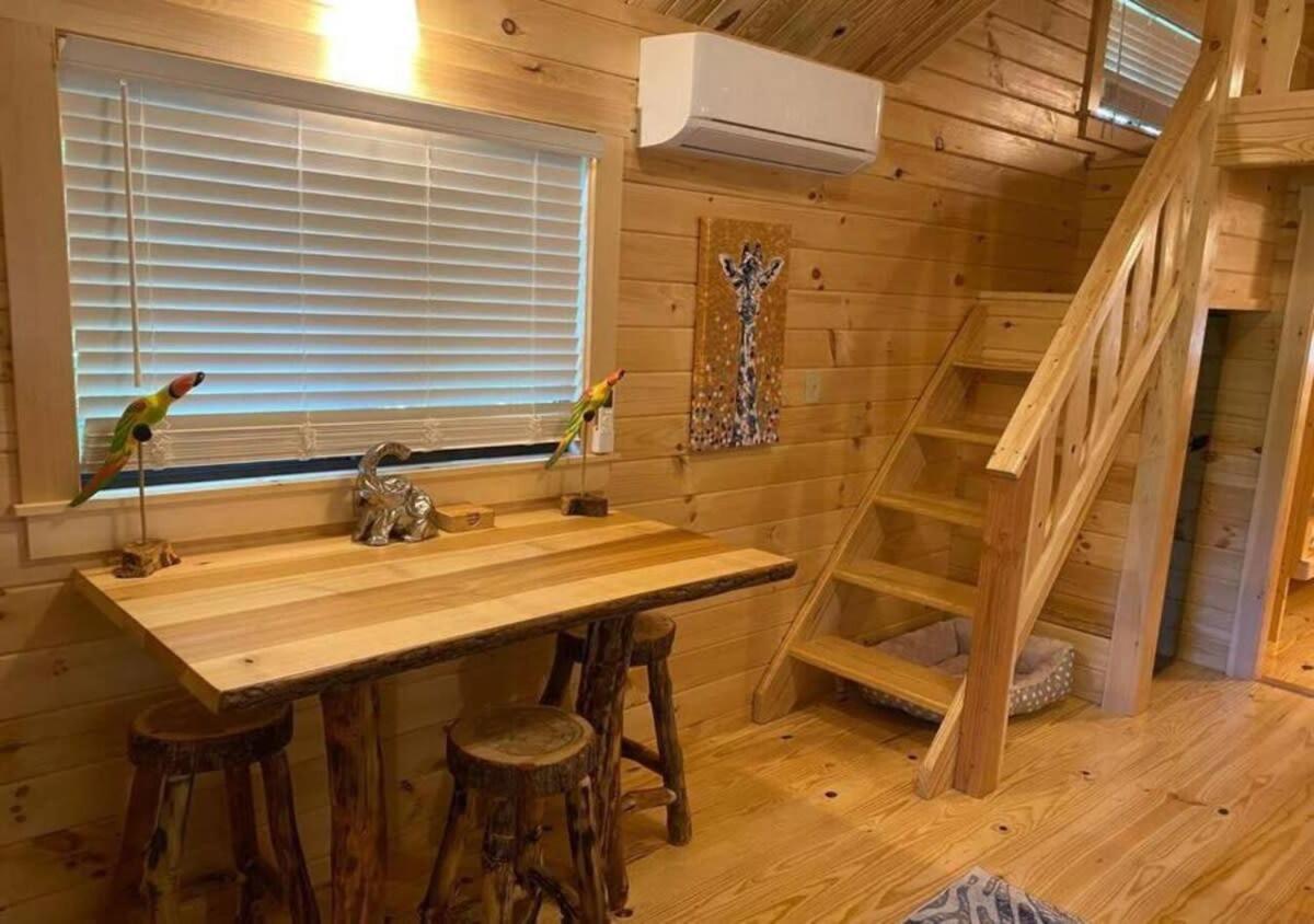 Serene 1Br Cabin Near Nc Z00 With Loft & Waterview アッシュボーロ エクステリア 写真